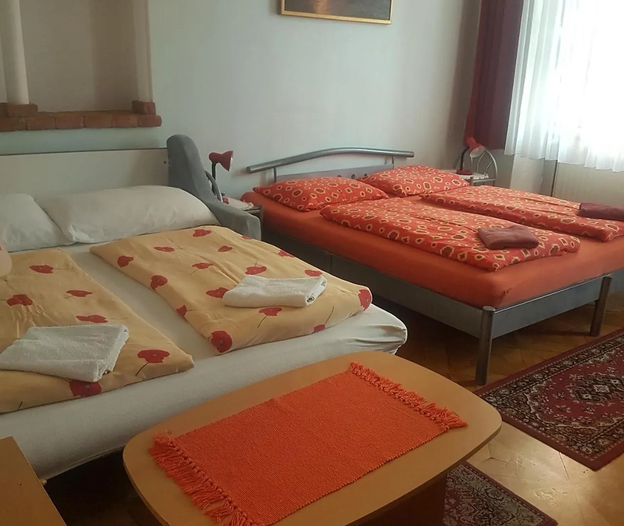 וינה Happyhostel