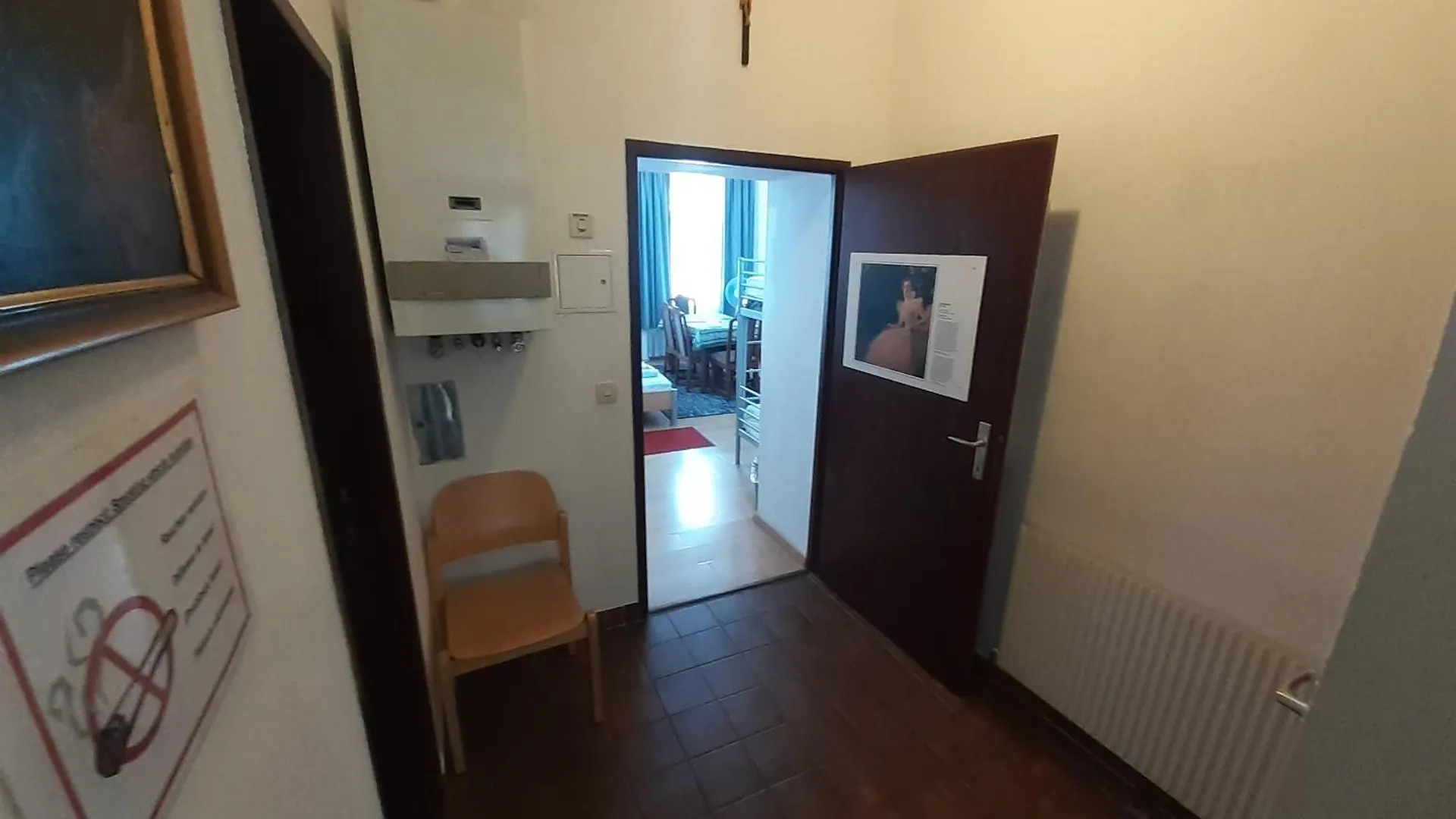 וינה Happyhostel בית הארחה