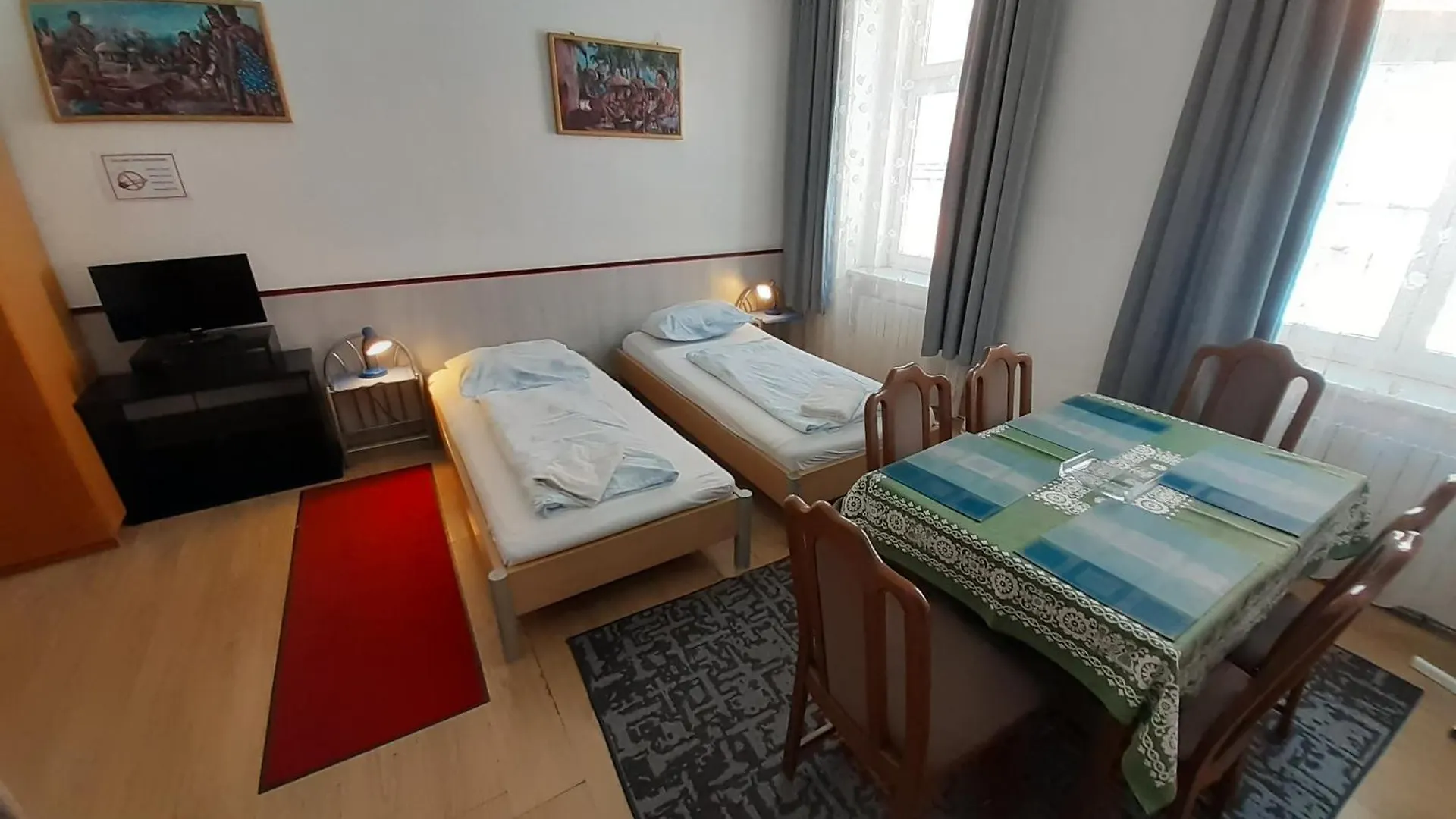וינה Happyhostel בית הארחה