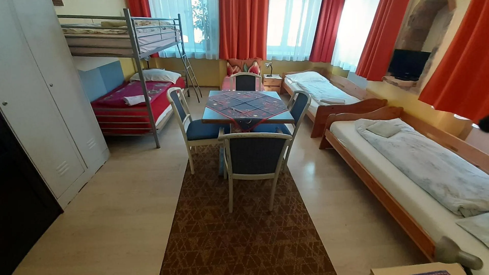 Happyhostel Vienna Guest house