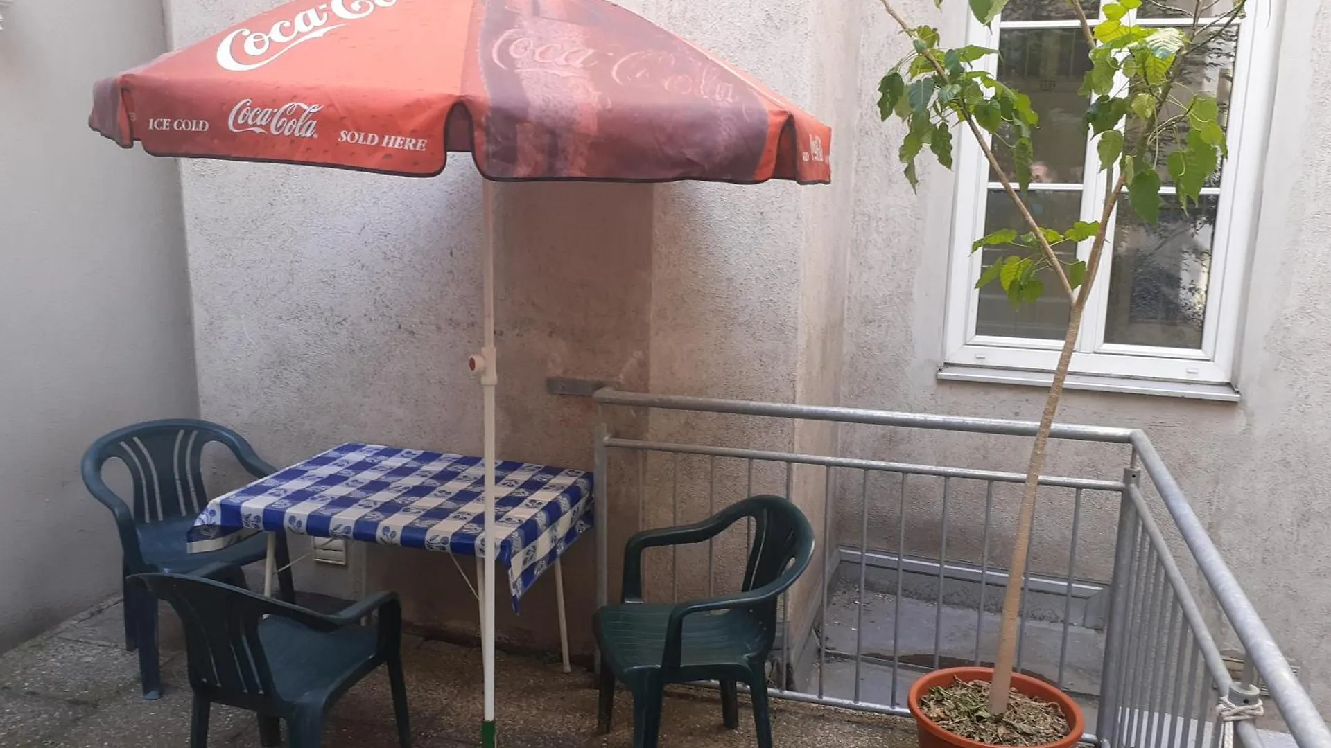 וינה Happyhostel בית הארחה